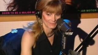 Howard Stern kisses & massages Gretchen Becker’s (Actress) ass.