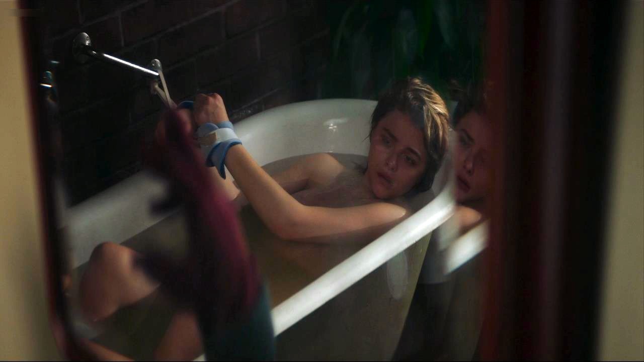 Chloe Grace Moretz, caliente y desnuda, cubierta de baño | xHamster -  DONKPARTY.com